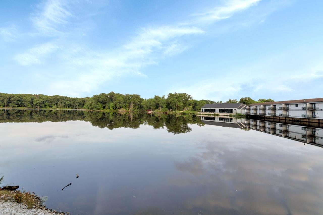 Waterbird Lakeside Inn Честертон Экстерьер фото
