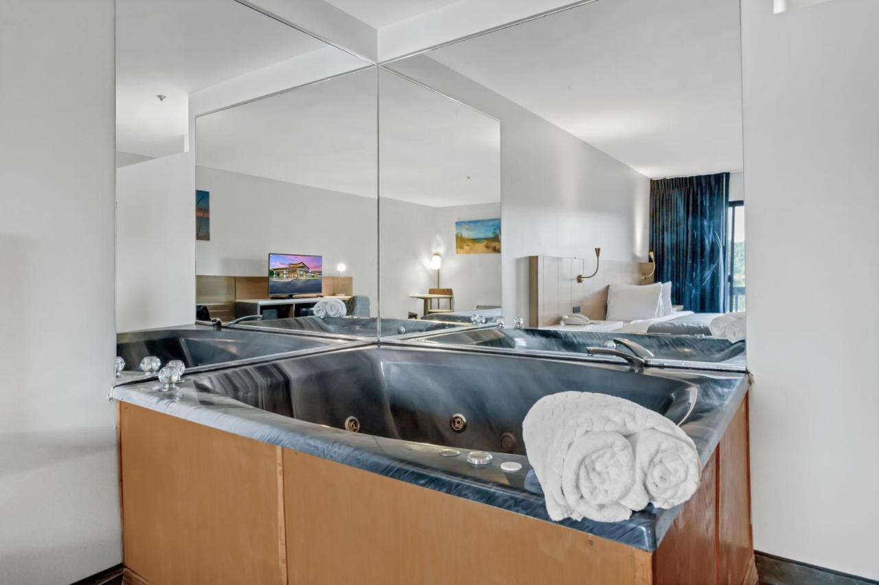 Waterbird Lakeside Inn Честертон Экстерьер фото