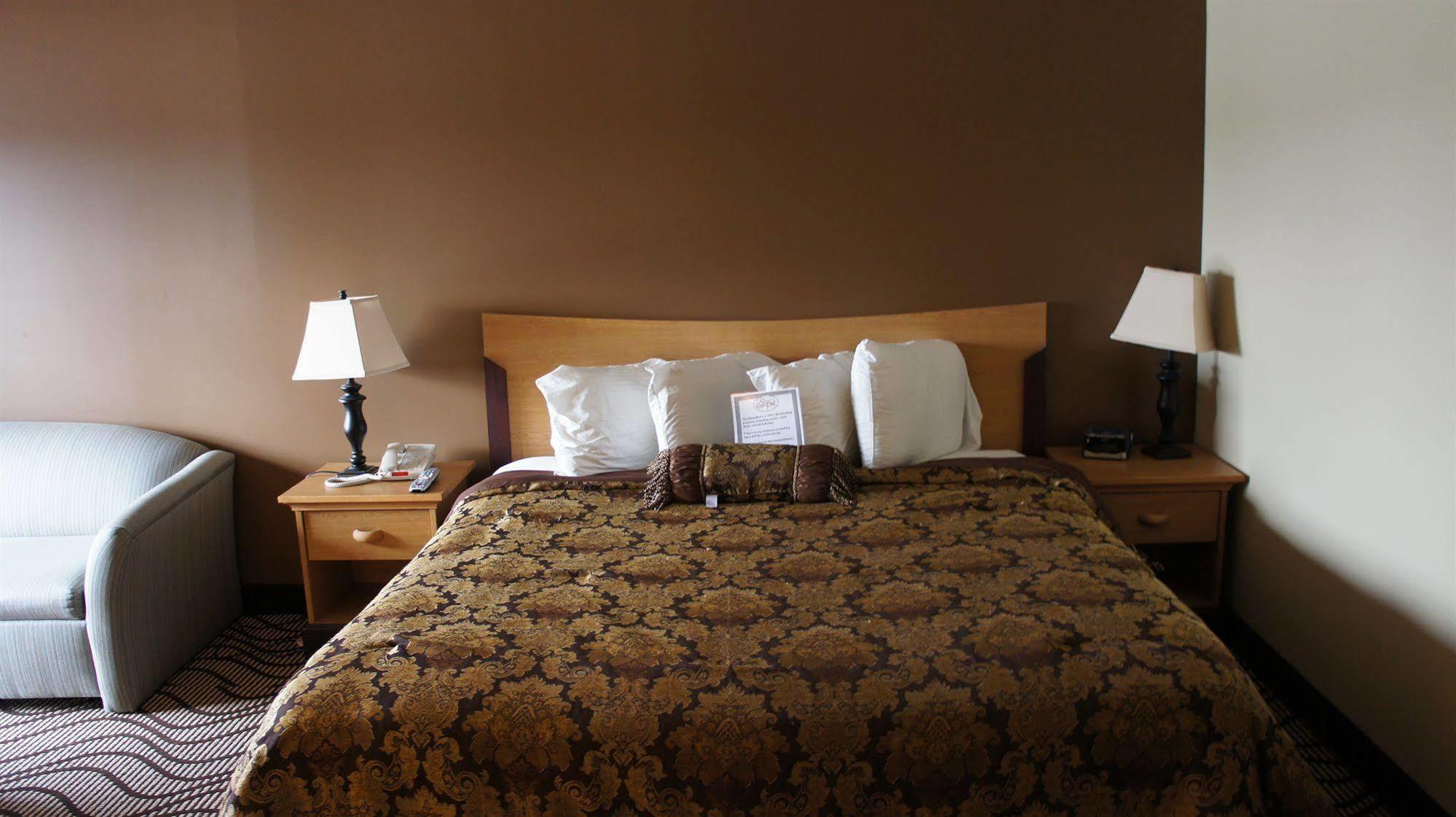 Waterbird Lakeside Inn Честертон Экстерьер фото